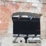 All�interno sono presenti delle impalcature, poste probabilmente nel 2008, quando come detto si pens� di riutilizzare l�ex filanda per realizzare loft